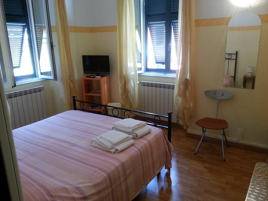 Affittacamere "In Piazzetta Da Vasco" Lerici Exterior foto