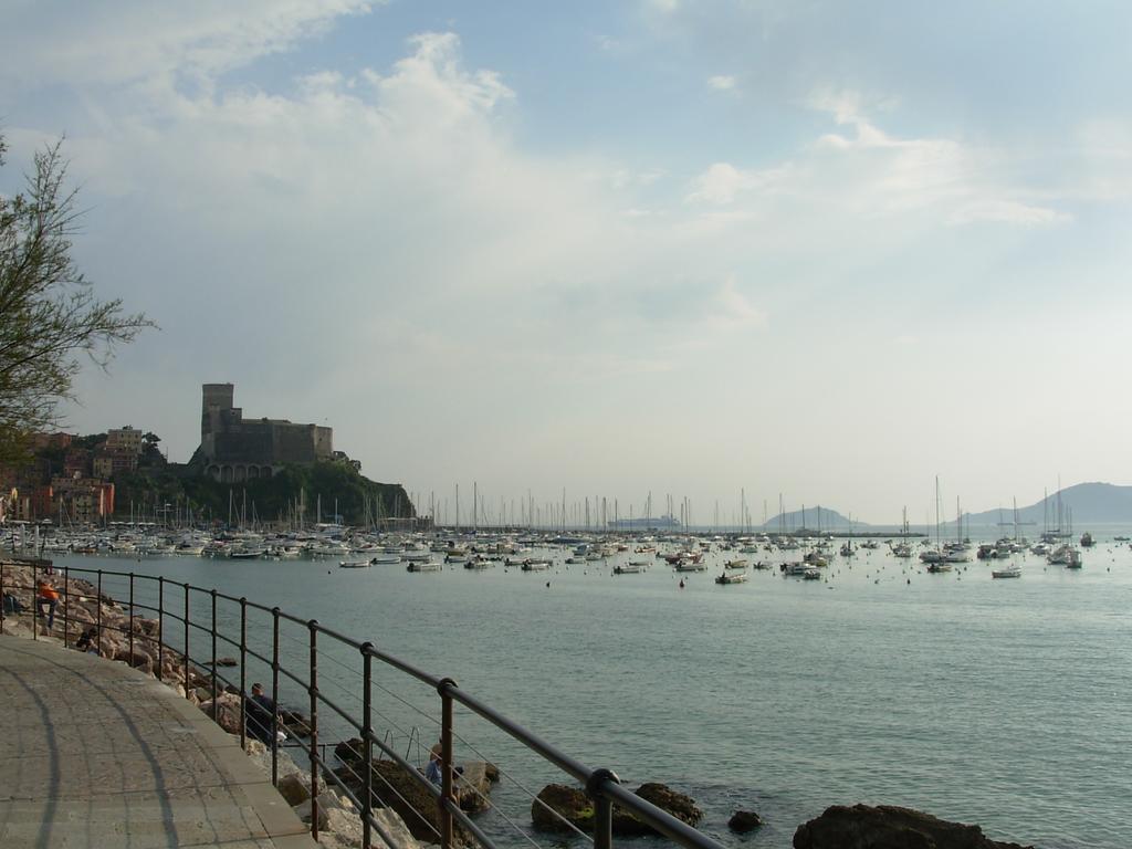 Affittacamere "In Piazzetta Da Vasco" Lerici Exterior foto
