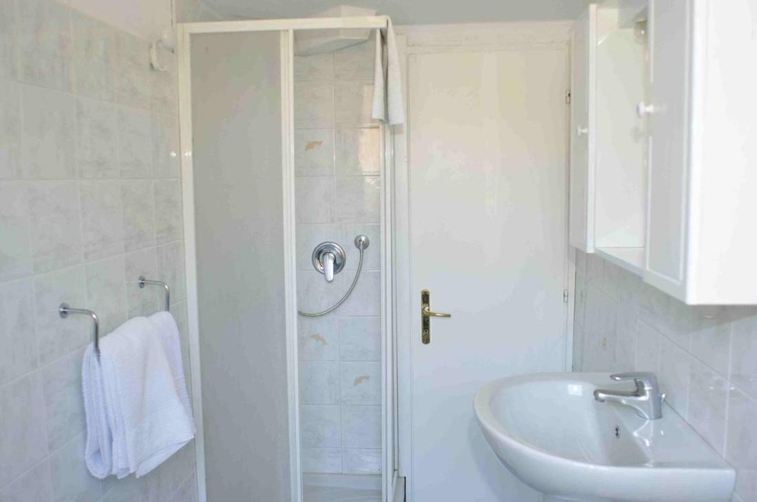 Affittacamere "In Piazzetta Da Vasco" Lerici Habitación foto